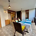 Santa Marina 2-bedroom Apt. W/ Sea View + Terrace Apartmán *