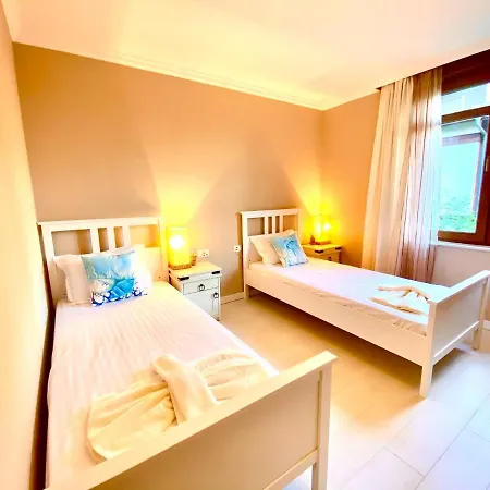 Santa Marina 2-bedroom Apt. W/ Sea View + Terrace סוזופול
