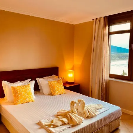Santa Marina 2-bedroom Apt. W/ Sea View + Terrace דירה סוזופול