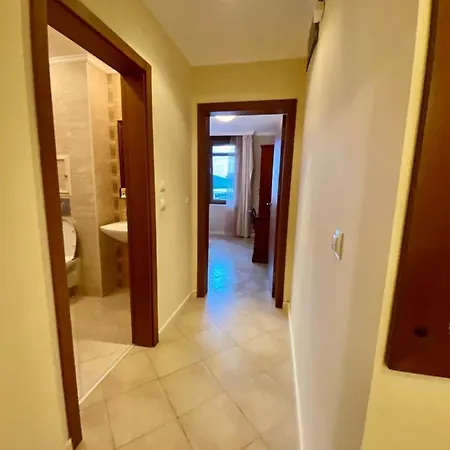 Santa Marina 2-bedroom Apt. W/ Sea View + Terrace סוזופול