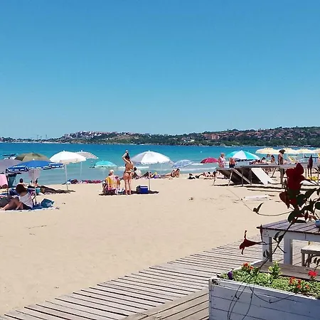 Apartman Santa Marina 2-bedroom Apt. W/ Sea View + Terrace