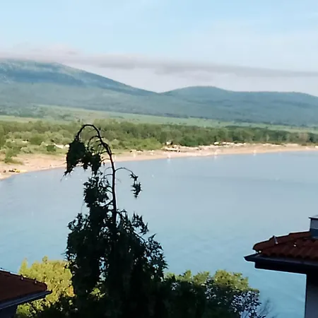 Apartman Santa Marina 2-bedroom Apt. W/ Sea View + Terrace